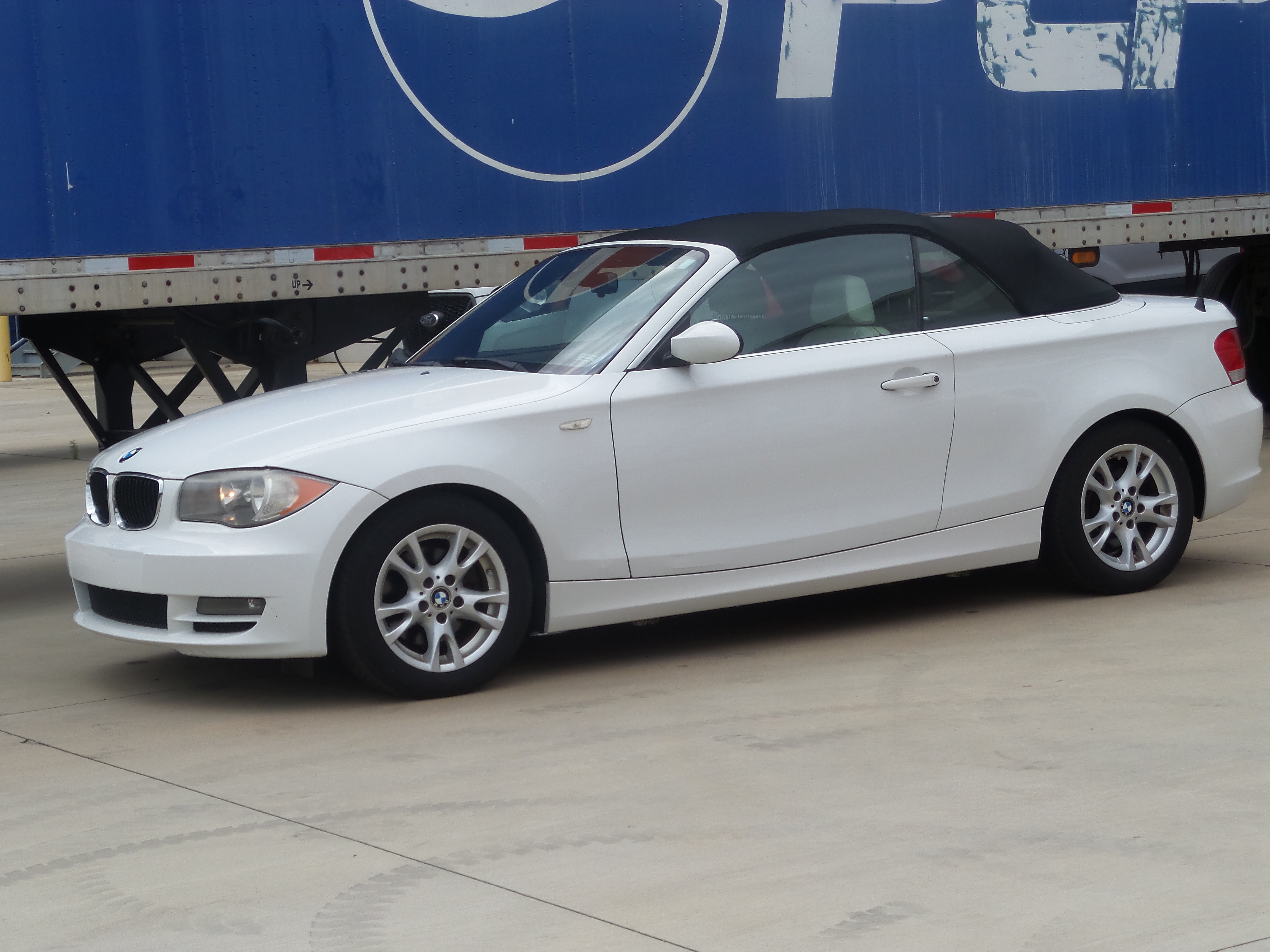 Used 2009 BMW 128i Convertible RWD image 2
