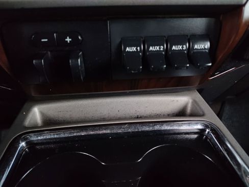 Used 2015 Ford F350 Lariat w/ Lariat Interior Package image 9