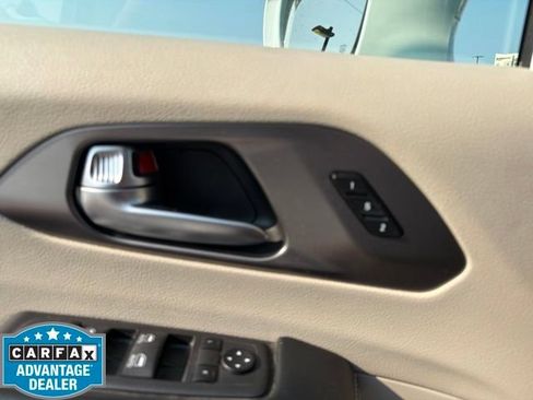 Used 2021 Chrysler Pacifica Touring-L FWD image 15