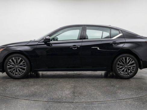 Used 2025 Nissan Altima 2.5 SV FWD image 5
