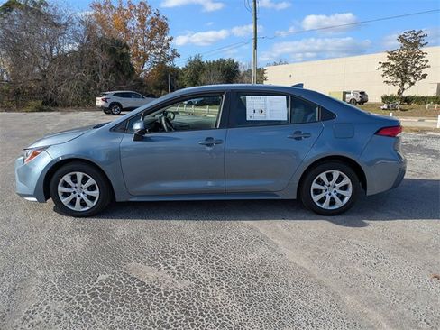 Used 2022 Toyota Corolla LE image 3