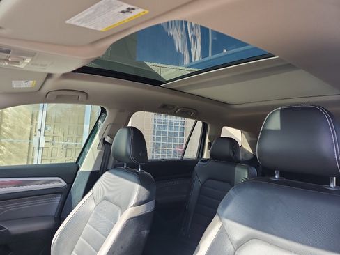 Used 2022 Volkswagen Atlas SEL Premium image 14