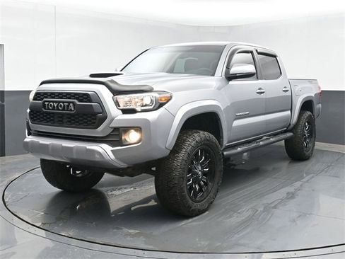 Used 2016 Toyota Tacoma TRD Sport image 5