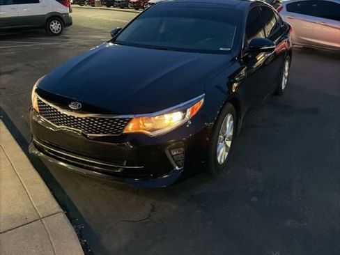 Used 2018 Kia Optima S w/ Panoramic Sunroof Package image 10