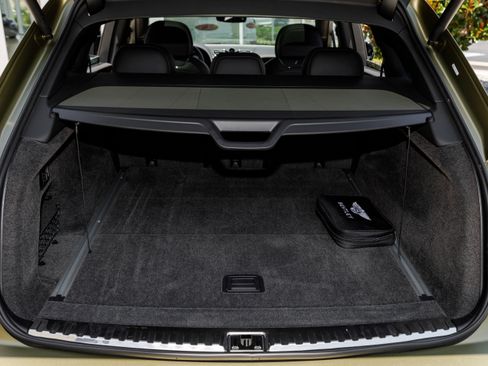 Used 2024 Bentley Bentayga image 55