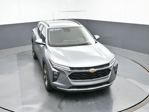 Used 2025 Chevrolet Trax LT w/ LT Convenience Package image 50