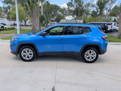 Used 2024 Jeep Compass Latitude AWD/4WD image 10