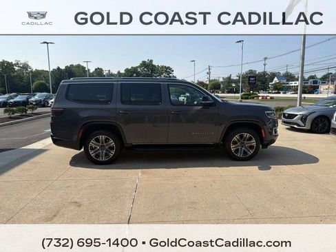 Used 2024 Jeep Wagoneer 4WD w/ Premium Group I image 4