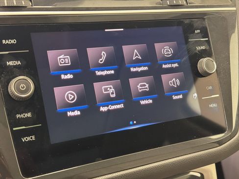 Used 2024 Volkswagen Tiguan SE image 26