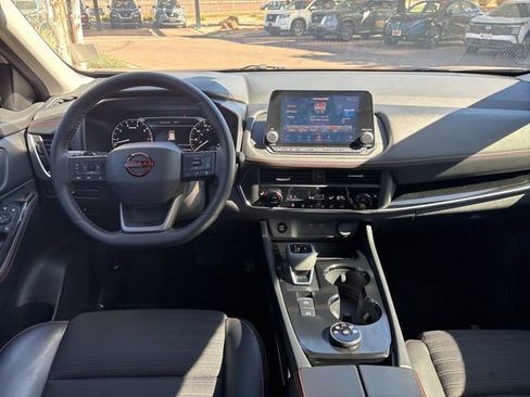 Used 2025 Nissan Rogue SV image 27