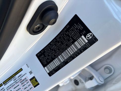 Used 2025 Toyota Corolla LE image 27