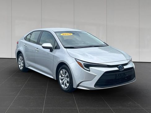 Used 2025 Toyota Corolla LE AWD/4WD image 7