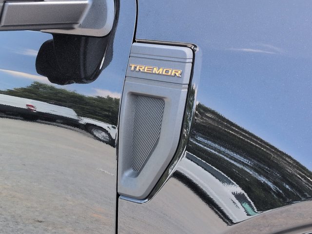 Certified 2025 Ford Maverick Tremor AWD/4WD image 14
