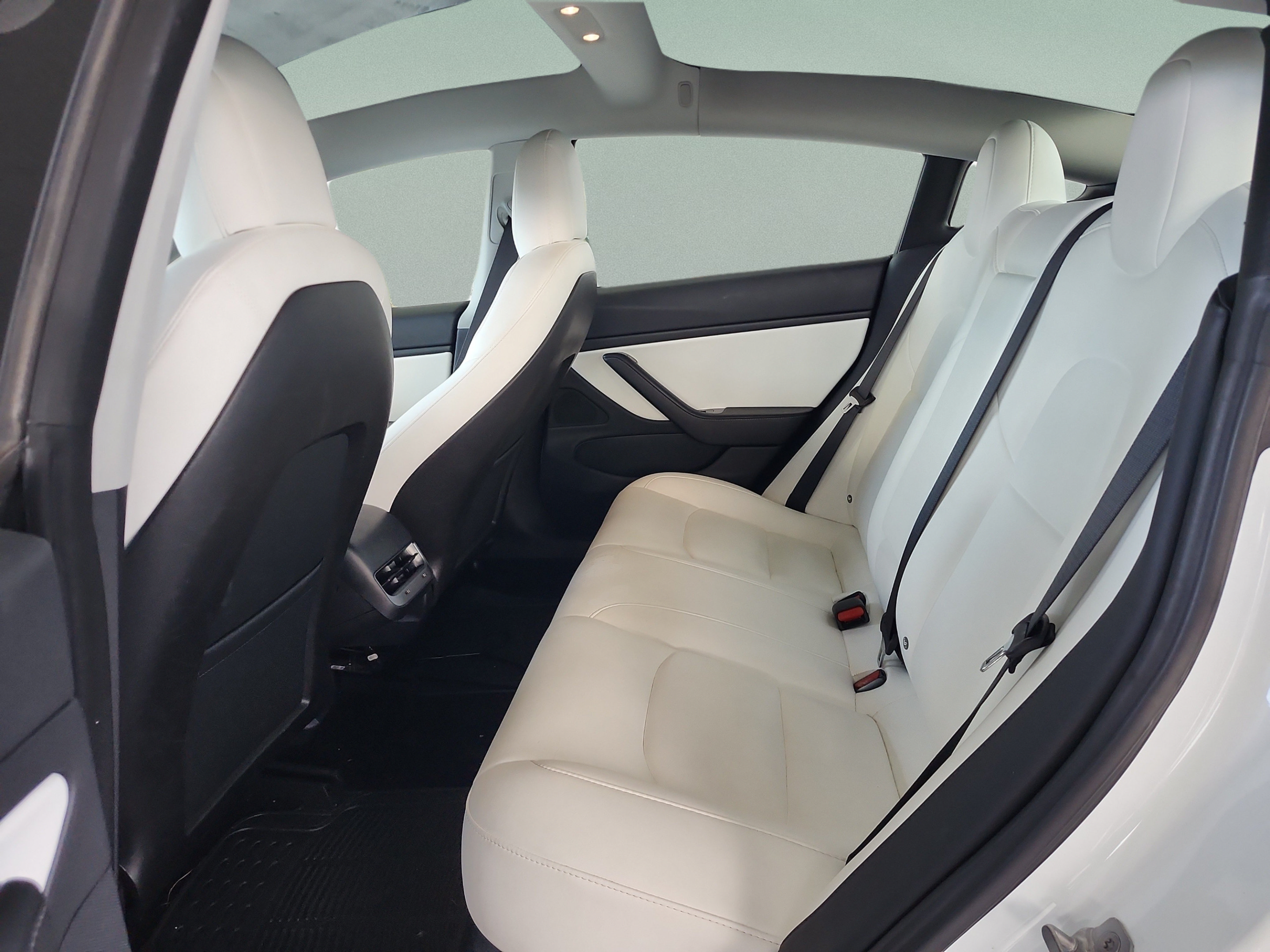 Used 2018 Tesla Model 3 Long Range RWD image 17