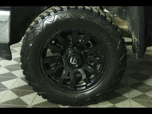 Used 2024 Chevrolet Silverado 2500 LT w/ Convenience Package image 5