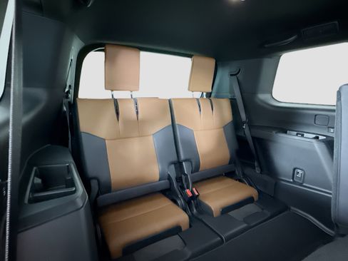 Used 2025 Lexus GX 550 w/ Cold Area Package AWD/4WD image 28
