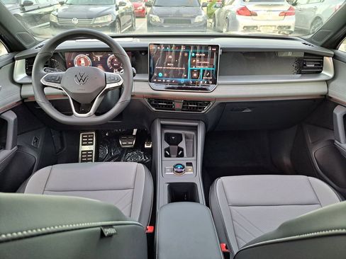 New 2026 Volkswagen Tiguan SE R-Line image 6