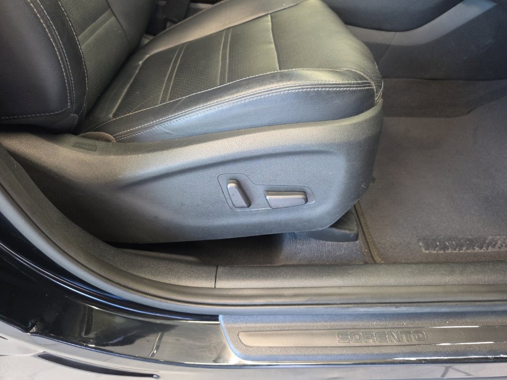 Used 2019 Kia Sorento EX FWD image 48