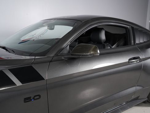 Used 2018 Ford Mustang GT Premium w/ Black Accent Package RWD image 12