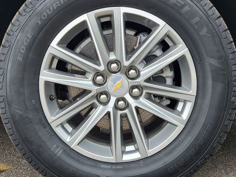 Used 2023 Chevrolet Traverse LT w/ LPO, Floor Liner Package FWD image 17