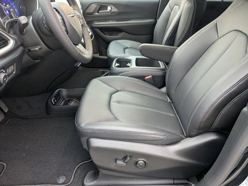 New 2026 Chrysler Pacifica Select FWD image 12