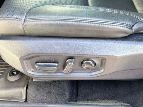 Used 2025 Toyota Tundra Limited AWD/4WD image 14