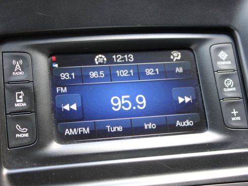 Used 2016 Chrysler 200 Limited FWD image 28