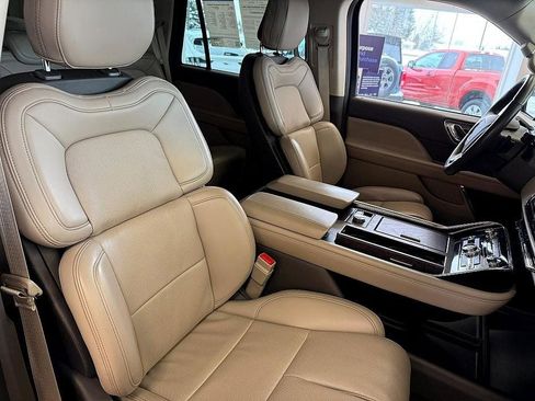 Used 2024 Lincoln Navigator Premiere image 26