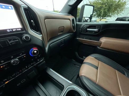 Used 2021 Chevrolet Silverado 2500 High Country w/ Z71 Off-Road Package image 31