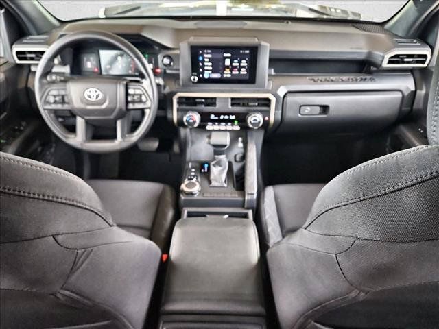Used 2025 Toyota Tacoma SR AWD/4WD image 17
