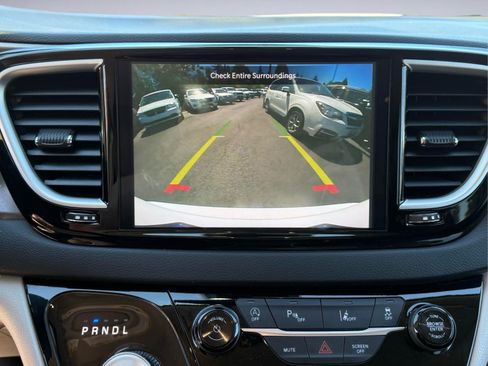 Used 2024 Chrysler Pacifica Touring-L FWD image 21