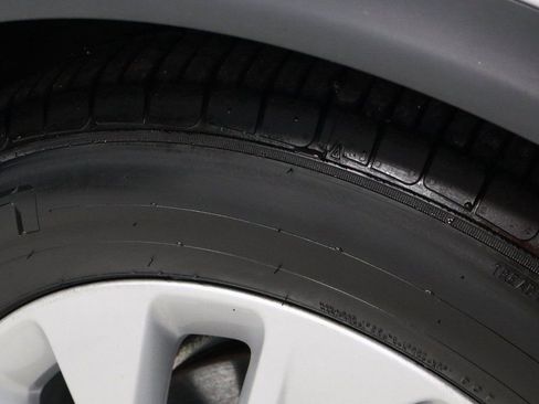 Used 2024 Land Rover Discovery S image 20