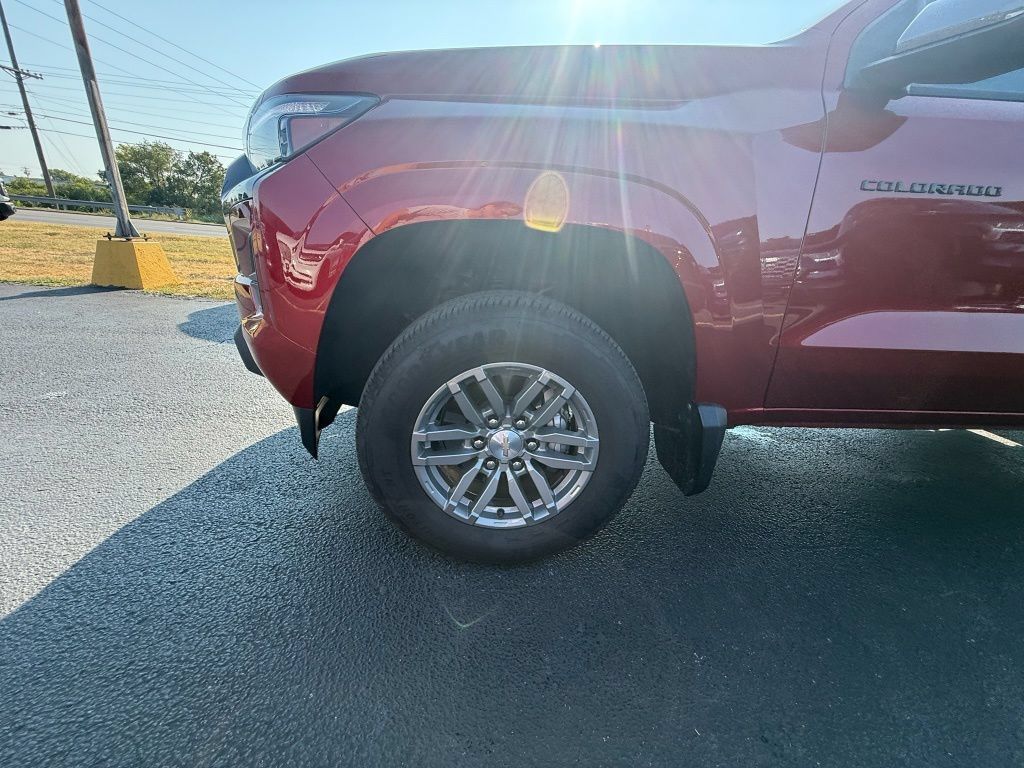 Used 2024 Chevrolet Colorado LT w/ LT Convenience Package III RWD image 8