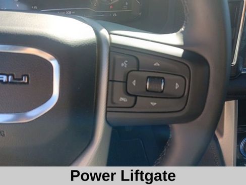 Used 2023 GMC Yukon Denali image 12