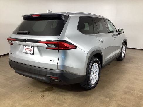 Used 2024 Toyota Grand Highlander AWD image 6