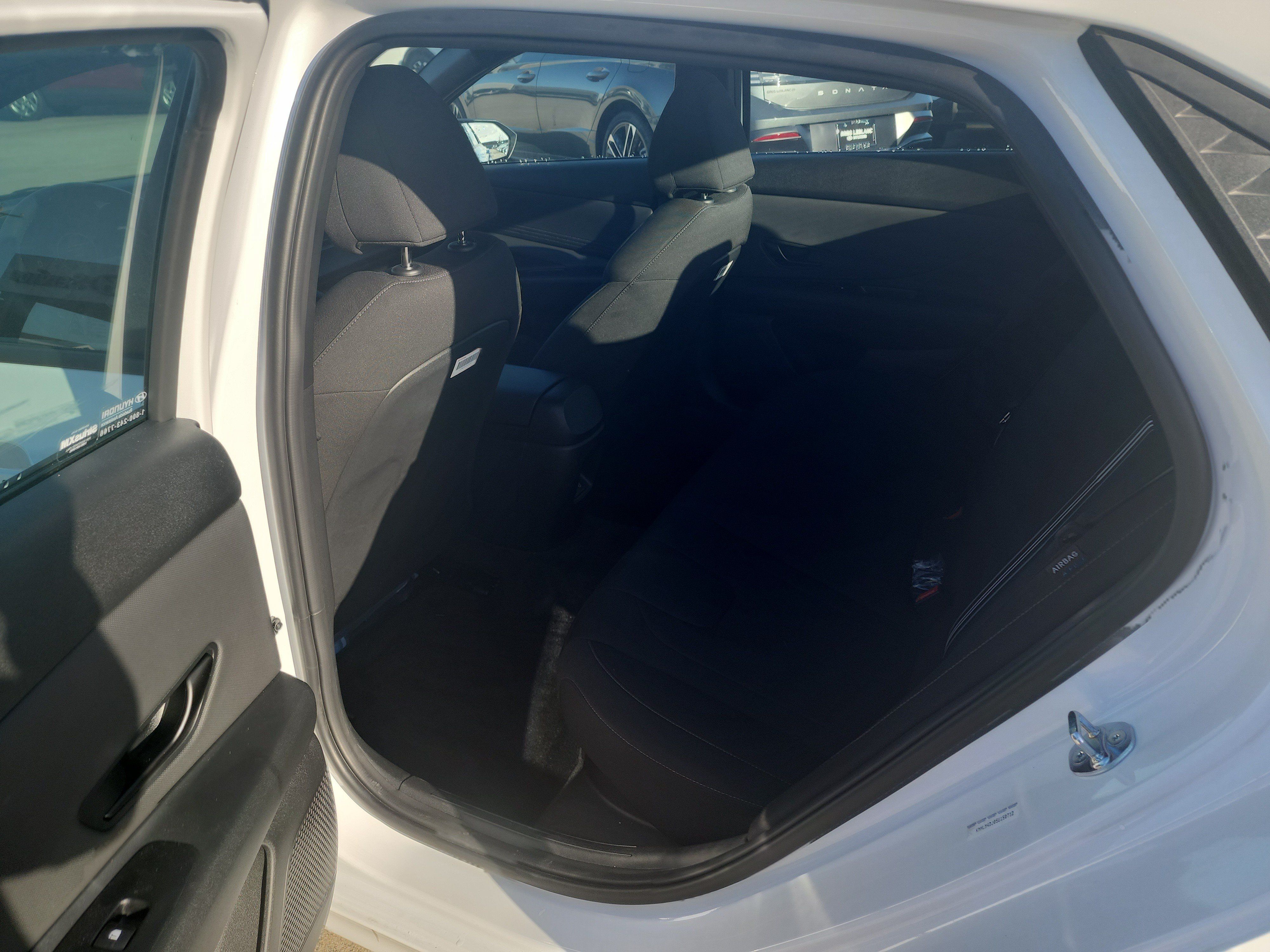 Used 2025 Hyundai Elantra SEL FWD image 16