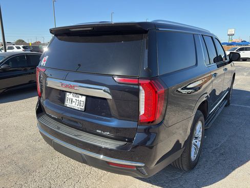 Used 2022 GMC Yukon XL SLT w/ SLT Luxury Package image 4