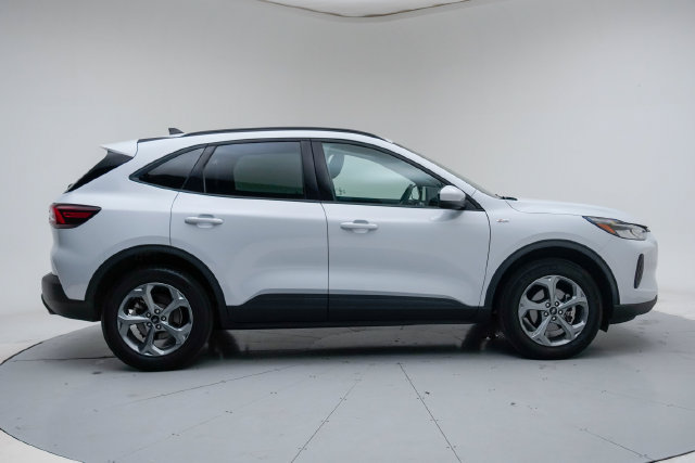 Used 2025 Ford Escape ST-Line Select AWD/4WD image 9