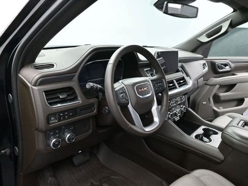 Used 2024 GMC Yukon XL SLT w/ SLT Luxury Package image 13