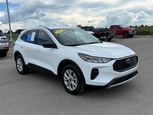 Used 2023 Ford Escape Active w/ Cold Weather Package FWD image 2