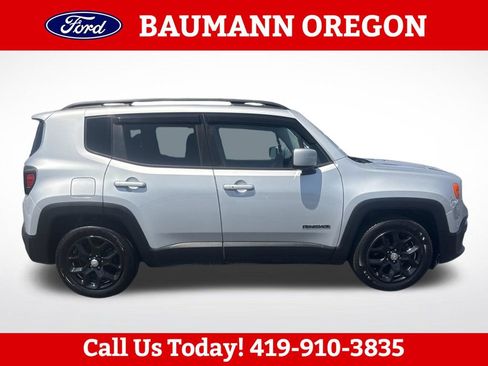 Used 2017 Jeep Renegade Latitude FWD image 2
