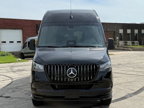 Used 2025 Mercedes-Benz Sprinter 2500 image 2