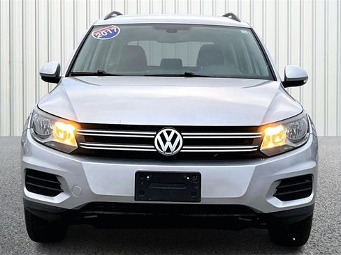 Used 2017 Volkswagen Tiguan S image 2