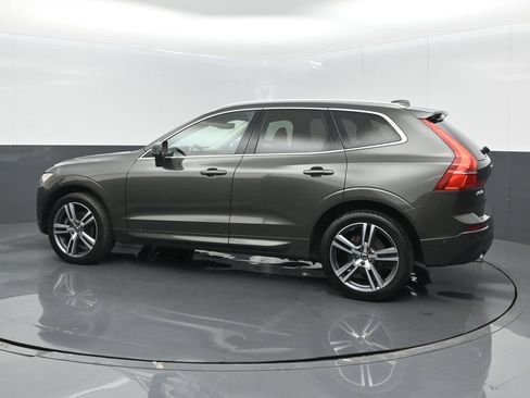 Used 2018 Volvo XC60 T5 Momentum w/ Vision Package AWD/4WD image 4