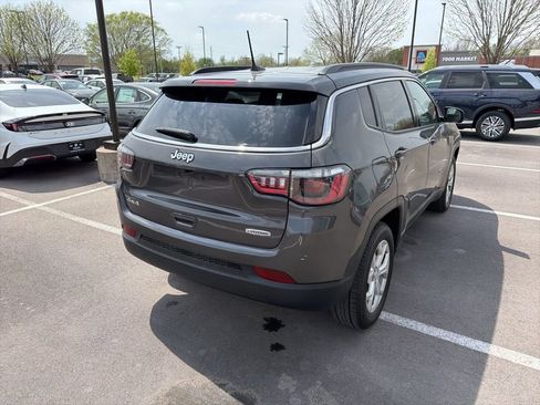 Used 2024 Jeep Compass Latitude image 10