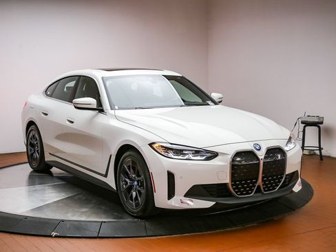 Certified 2024 BMW i4 eDrive40 w/ Premium Package RWD image 3