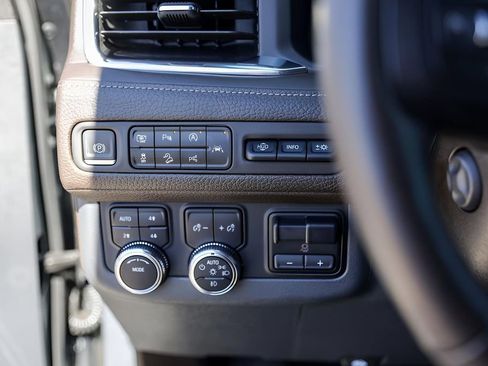 Used 2023 GMC Yukon Denali w/ Advanced Technology Package image 15