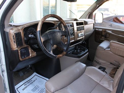 Used 2006 Chevrolet Express 1500 RWD image 22