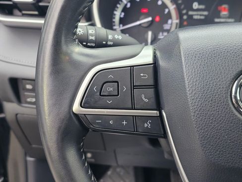 Used 2022 Toyota Highlander XLE image 30