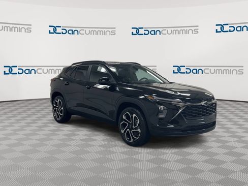 New 2026 Chevrolet Trax RS w/ Driver Confidence Package FWD image 2